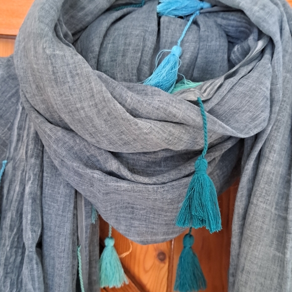 Indaba Scarf with Tassels - Picture 6 of 9